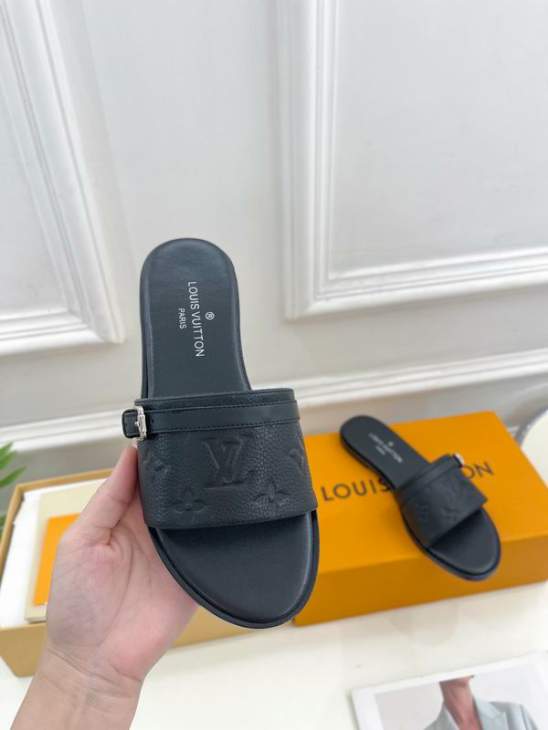 Picture of Louis Vuitton Slippers _SKULVsz35-41mnf0316585